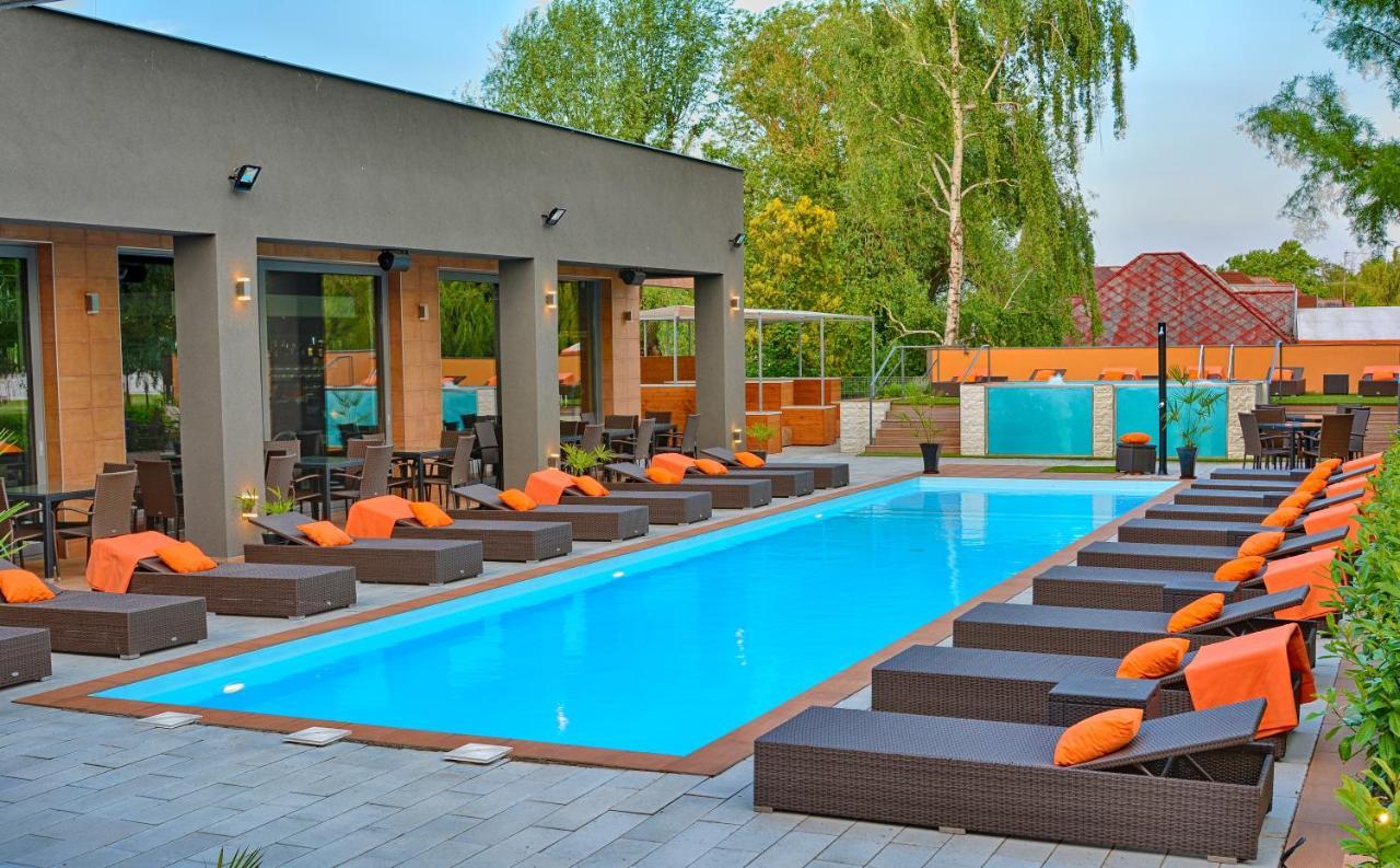 Player'S Pool&Rooms Вонярцвашхедь Экстерьер фото