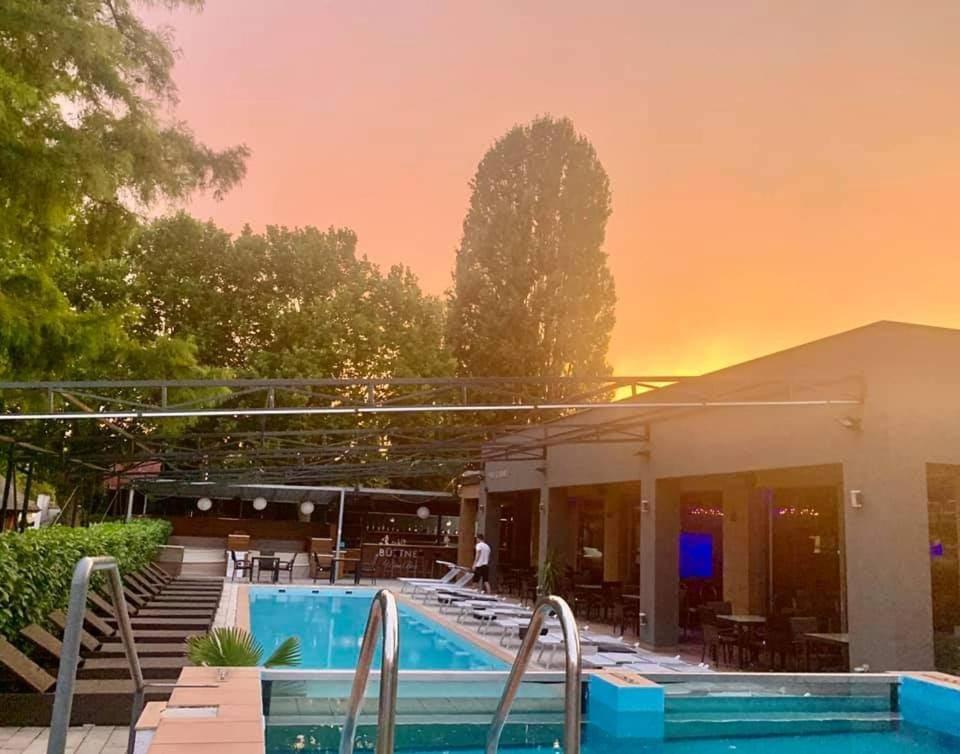 Player'S Pool&Rooms Вонярцвашхедь Экстерьер фото